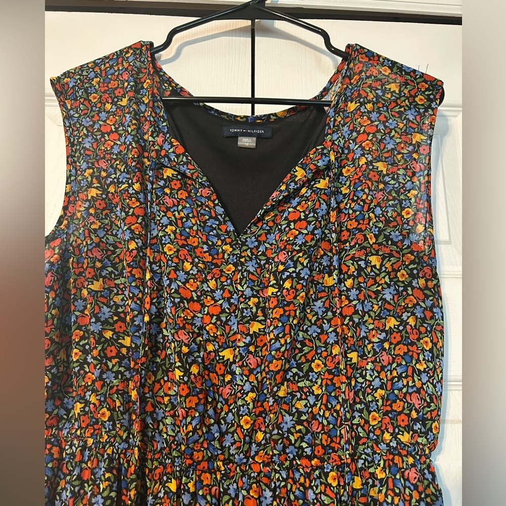 Beautiful colors! Tommy Hilfiger dress - Size 10